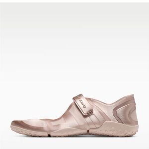 SKIMS- Nike Collection Women's Metallic Rose Athletic Shoes- Limited size 8.5 US